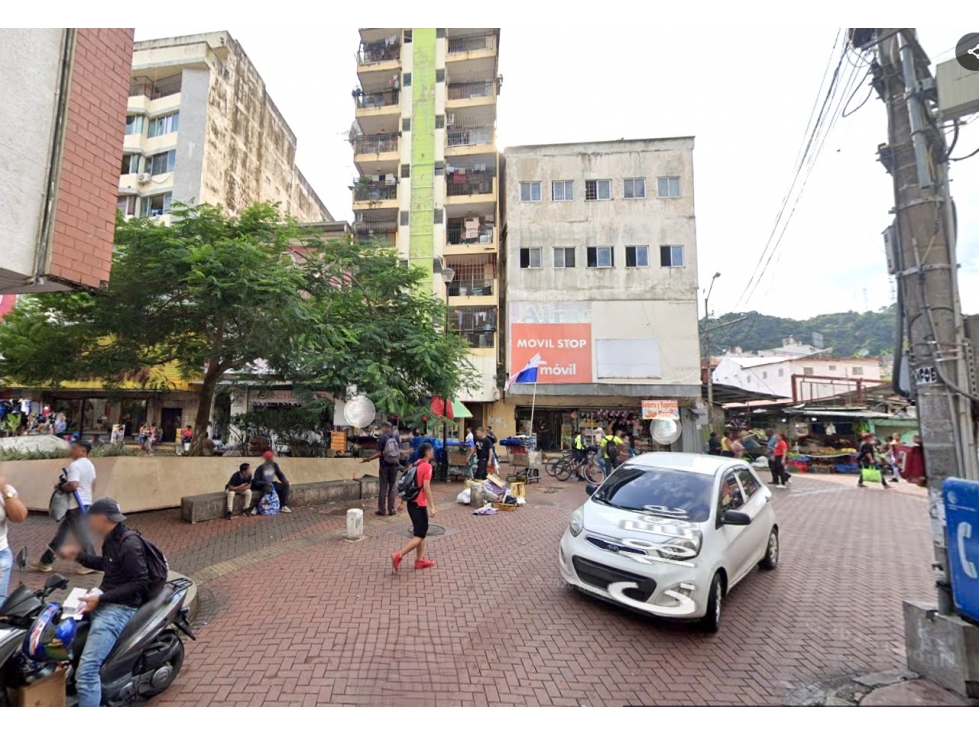 Se Vende Edificio Comercial-Residencial en la Avenida Central-Peatonal