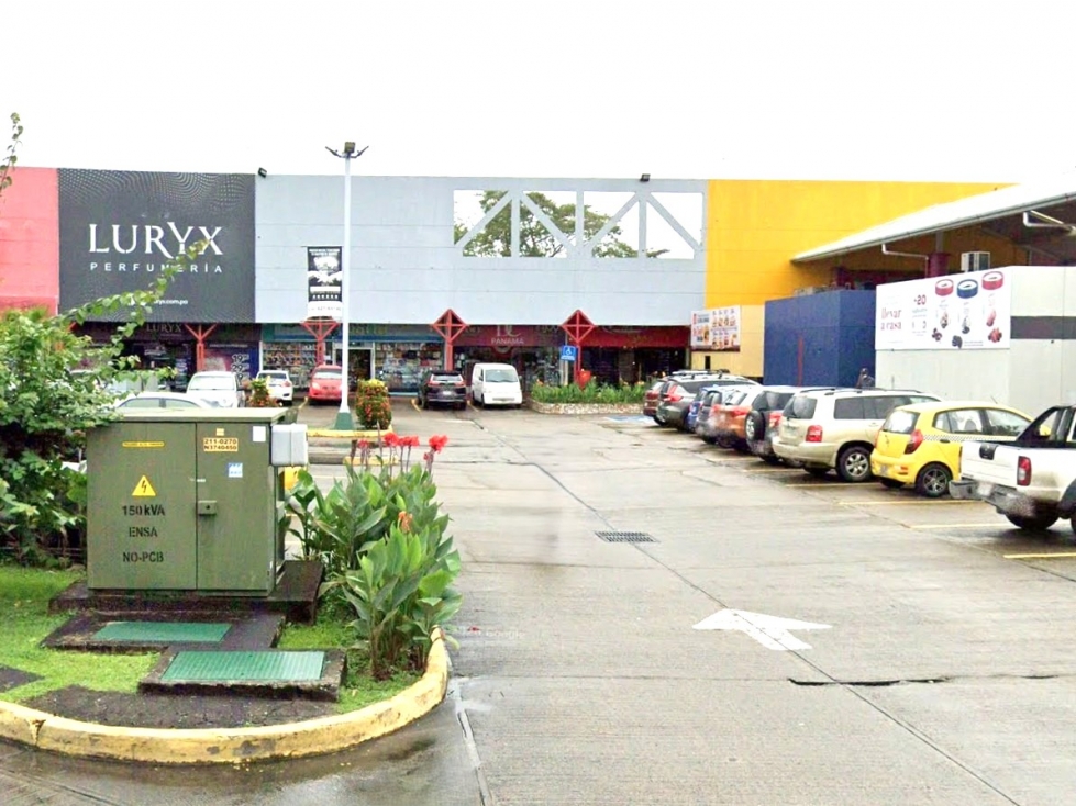 Se Vende 3 Locales Comerciales en el C.C. Los Pueblos