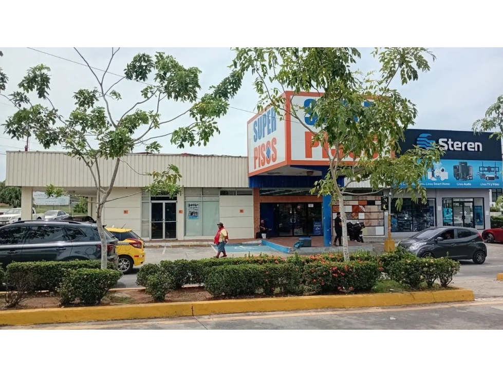 Se Alquila Local Comercial de 200m2 con Auto Servicio en Chitre - 1
