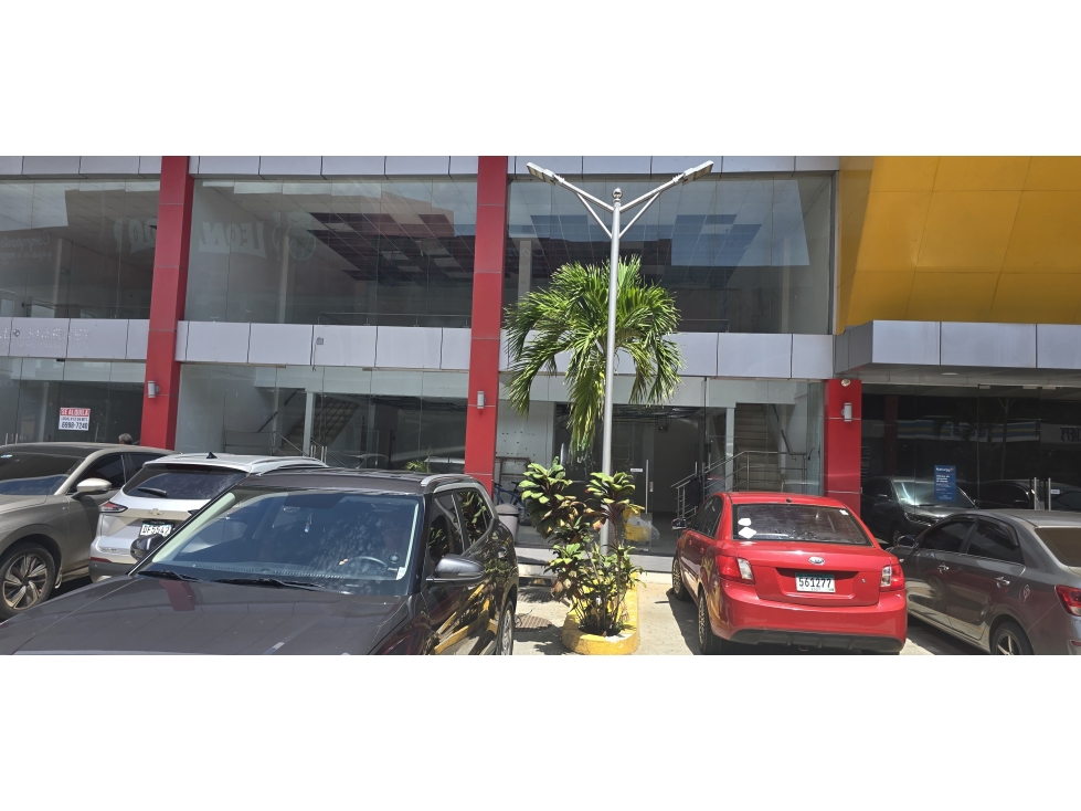 Se Alquila Espectacular Local de 196m2 en Plaza Leonardo, Chitre - 1