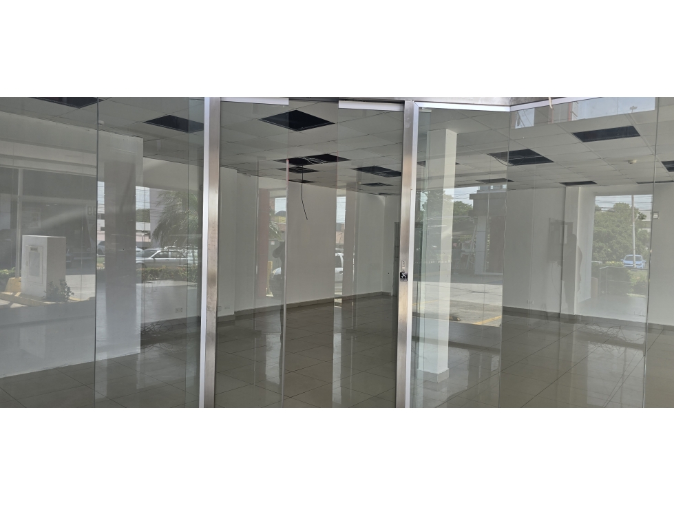 Se Alquila Local Comercial con 344M2 en Chitre con Terrazas - 2