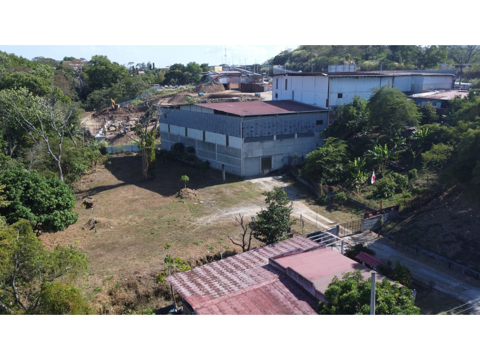 Se Vende Terreno con Galera en la entrada del Corredor de los Pobres - 2