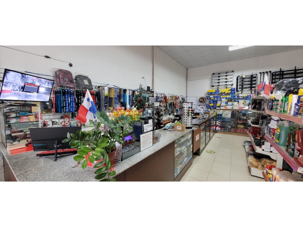 Se Vende Local Comercial con Negocio de Autopartes en Chitre - 3