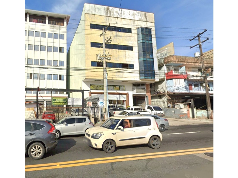 Se Vende Edificio Comercial - Industrial en Ave. La Paz