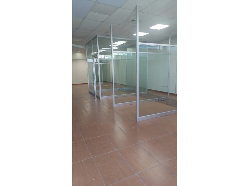 Se Alquila Local Comercial de 200m2 con Auto Servicio en Chitre - 4