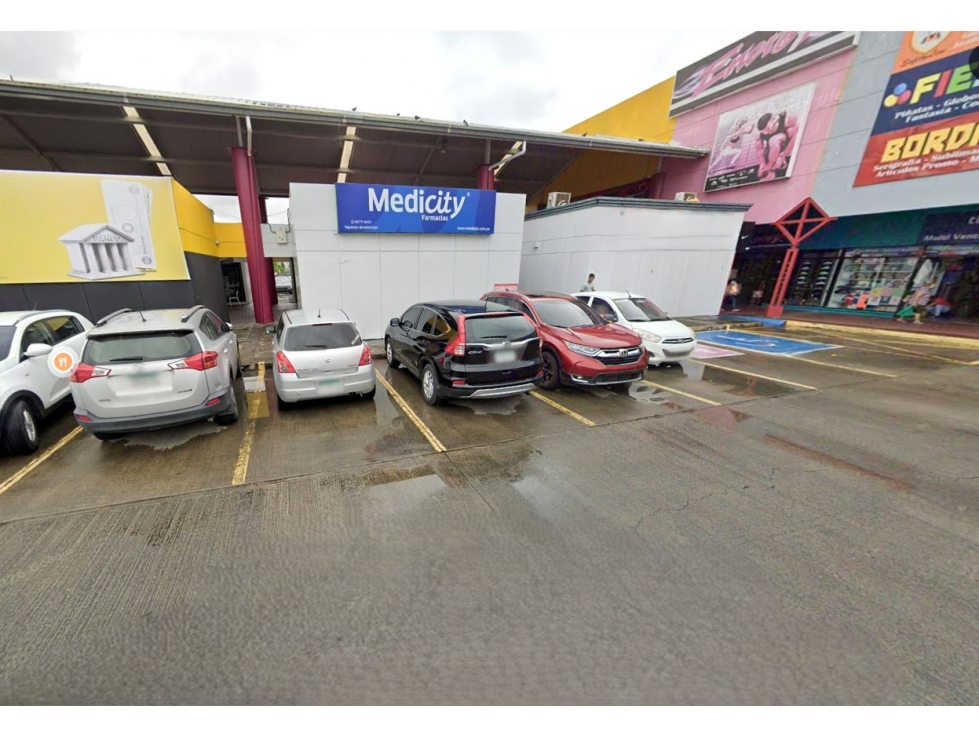 Se Alquila Local de 40m2 en C.C Los Pueblos, Pasillo Central