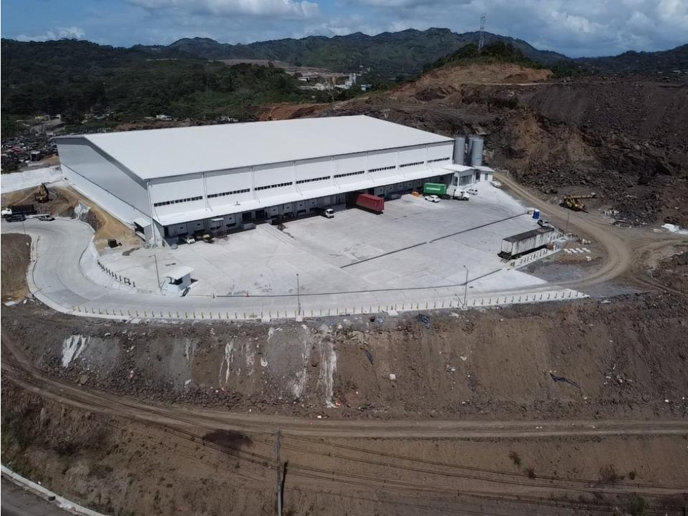 Se Alquila Bodega de 2200m2 en Via Centenario