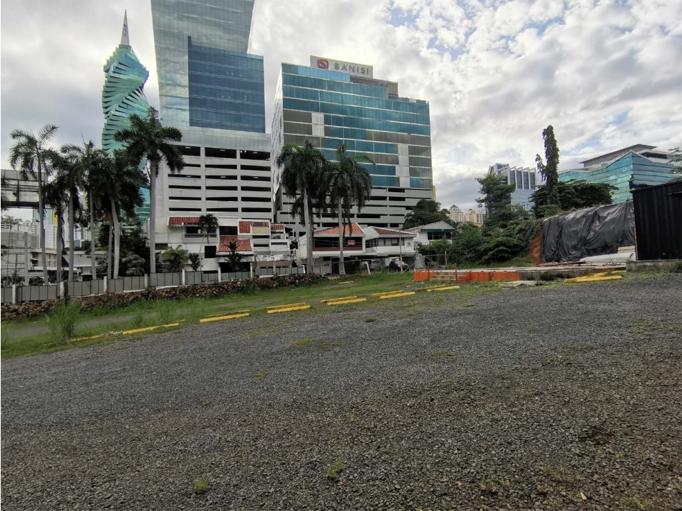 Venta de Terreno Comercial-Residencial con 2,500m2 en Calle 50