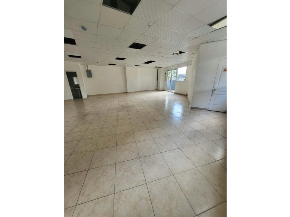 Se Alquila Local Comercial en Planta Baja de P.H. Bay View, 5 de mayo - 5
