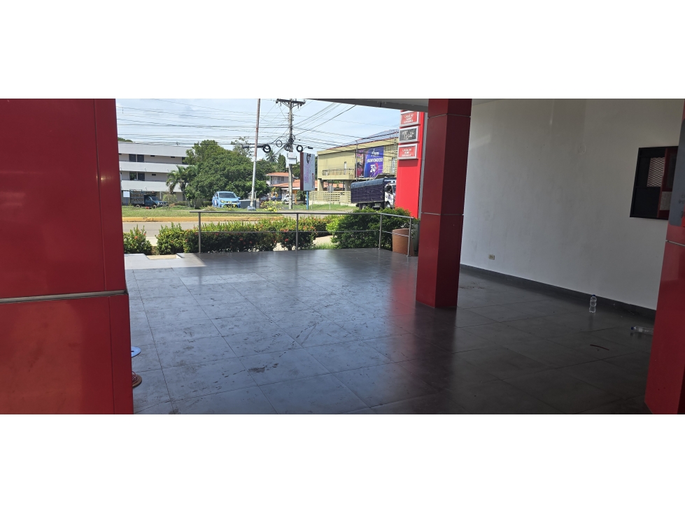 Se Alquila Local Comercial con 344M2 en Chitre con Terrazas - 1