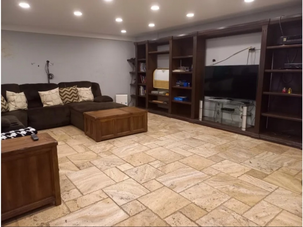 VENTA DE AMPLIA RESIDENCIA FAMILIAR EN URBANIZACIÓN LOS ÁNGELES — foto 6