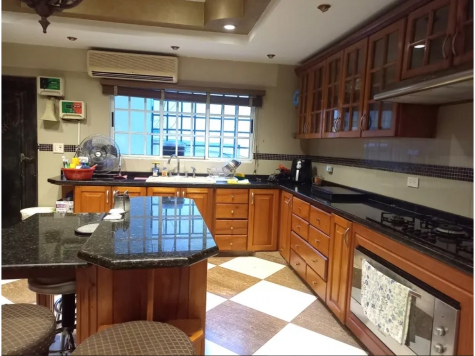 VENTA DE AMPLIA RESIDENCIA FAMILIAR EN URBANIZACIÓN LOS ÁNGELES — foto 5