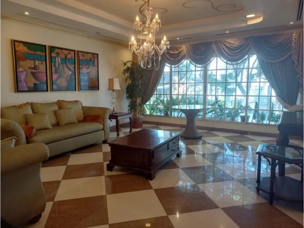 VENTA DE AMPLIA RESIDENCIA FAMILIAR EN URBANIZACIÓN LOS ÁNGELES — foto 3