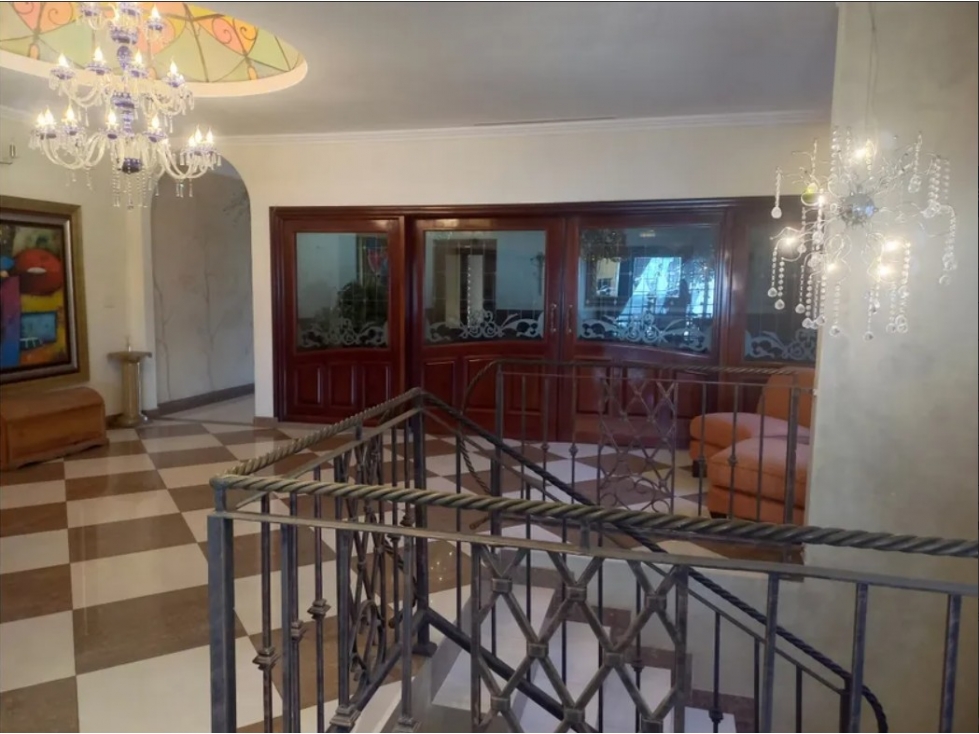 VENTA DE AMPLIA RESIDENCIA FAMILIAR EN URBANIZACIÓN LOS ÁNGELES — foto 4