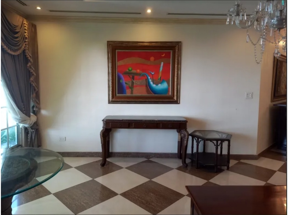VENTA DE AMPLIA RESIDENCIA FAMILIAR EN URBANIZACIÓN LOS ÁNGELES — foto 2