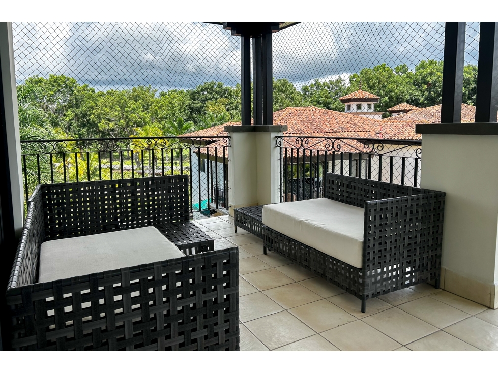 Four-Bedroom, Two-Level Residence Overlooking the Golf Course — foto 5