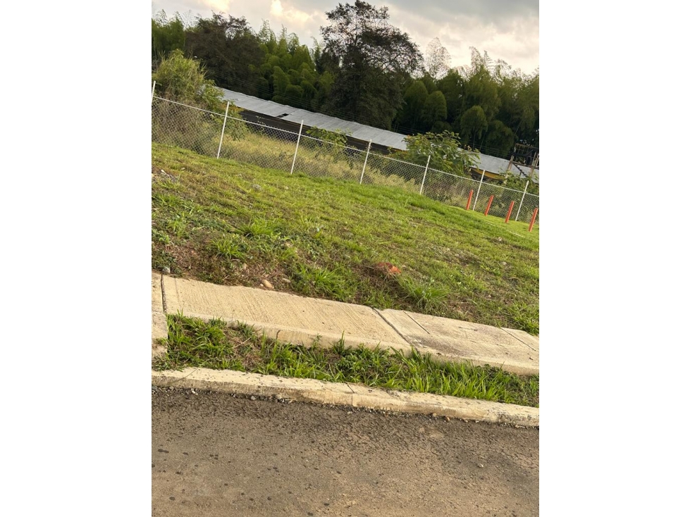 Lote en Venta en conjunto residencial Yoy - 1