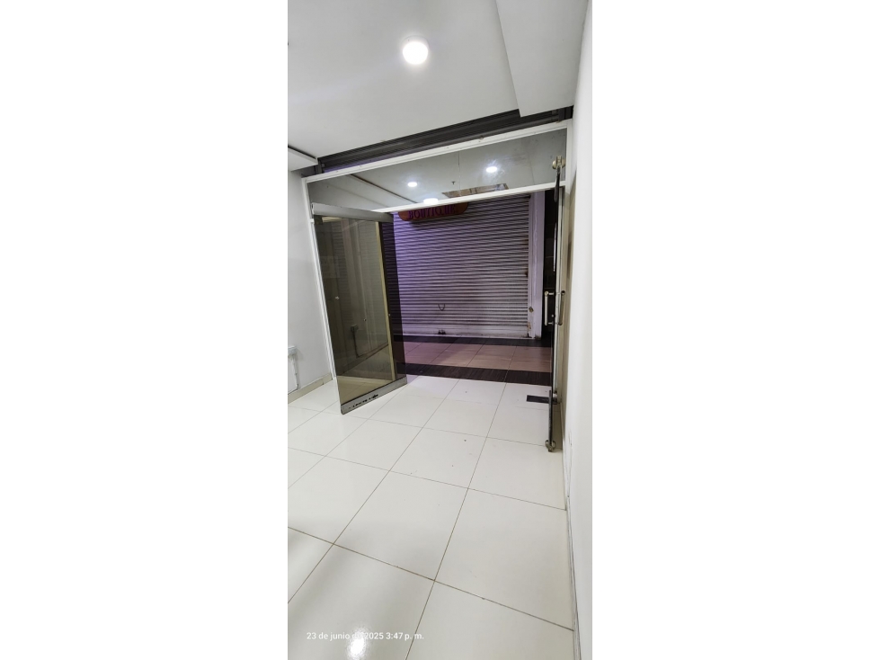 Local en venta en el centro comercial caña dulce en jamundi - 3