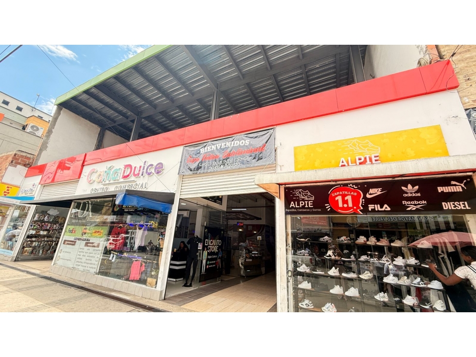 Local en venta en el Centro comercial y empresarial Caña Dulce — foto 2