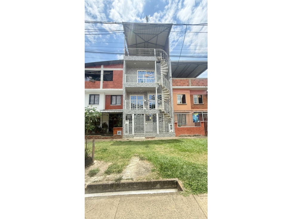 Casa en venta de 4 niveles en Terranova Jamundi