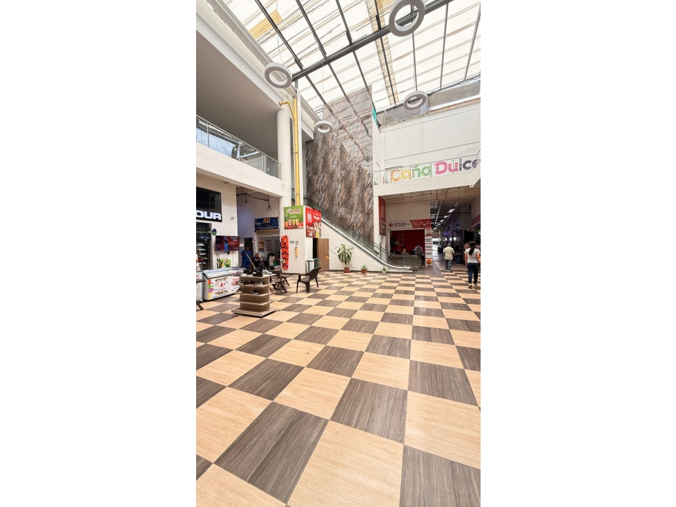 Local en venta en el Centro comercial y empresarial Caña Dulce — foto 4