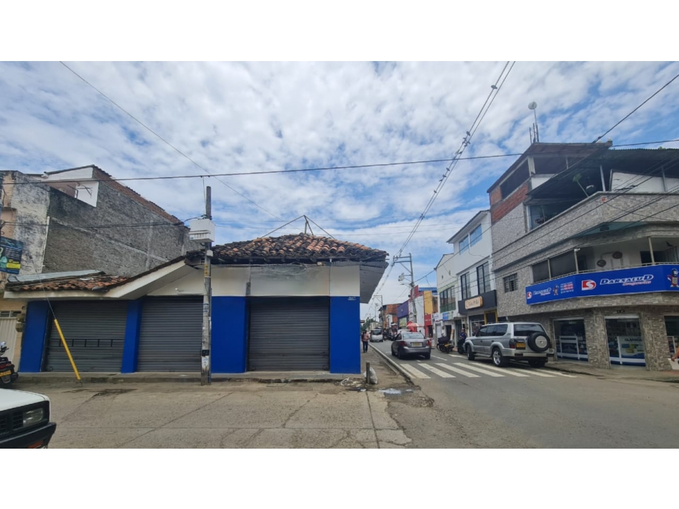 Propiedad esquinera en venta con locales comerciales - 5