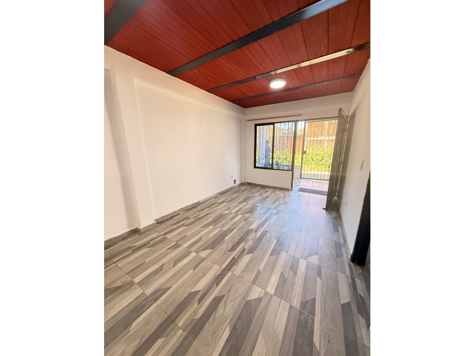 Atractiva casa en venta de tres niveles en llano grande jamundi — foto 5