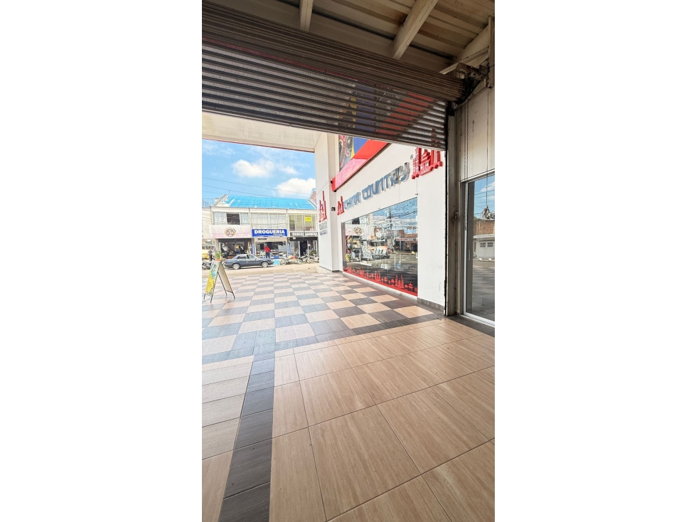 Local en venta en el Centro comercial y empresarial Caña Dulce