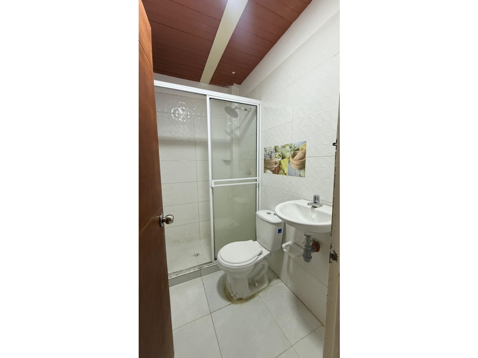 Casa en Venta de tres niveles mas terraza barrio La Arboleda — foto 5