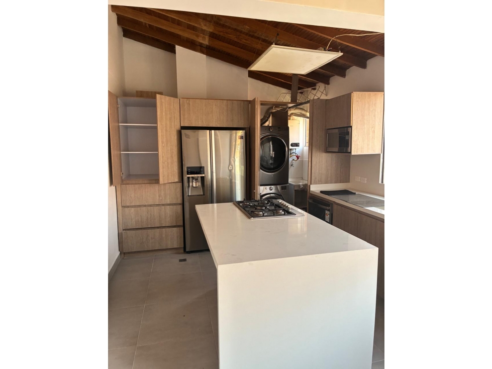 Apartamento en venta en Envigado sector Loma del Escobero — foto 2