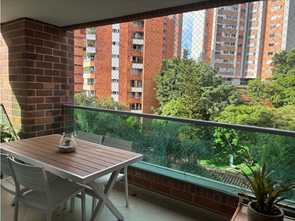 Apartamento en venta en El Poblado sector Santa María de los Ángeles — foto 2