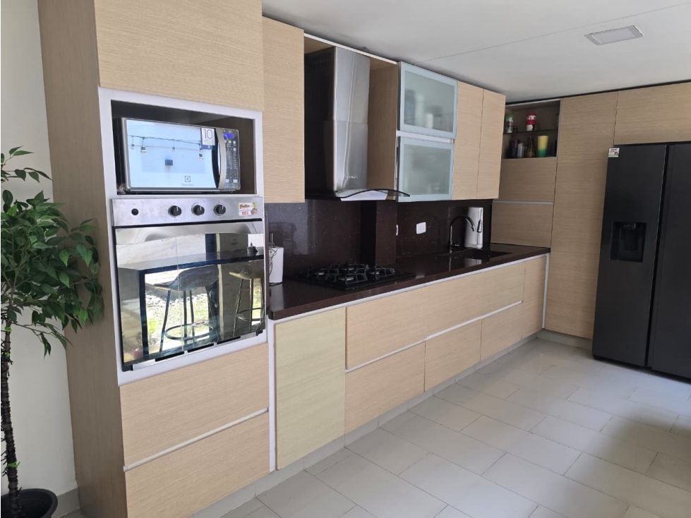 Casa en venta en Medellín sector Loma de los Bernal — foto 4
