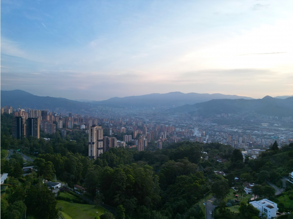 CASA CAMPESTRE DE LUJO EN EL POBLADO — foto 2