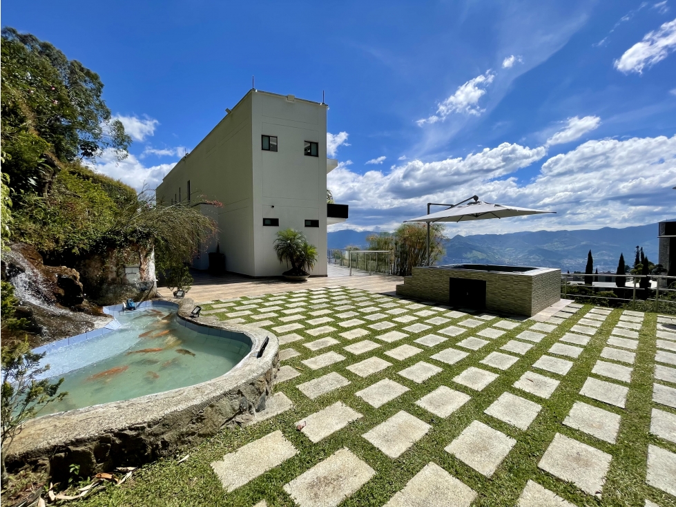 CASA CON VISTA A LA CIUDAD EN MEDELLÍN — foto 3