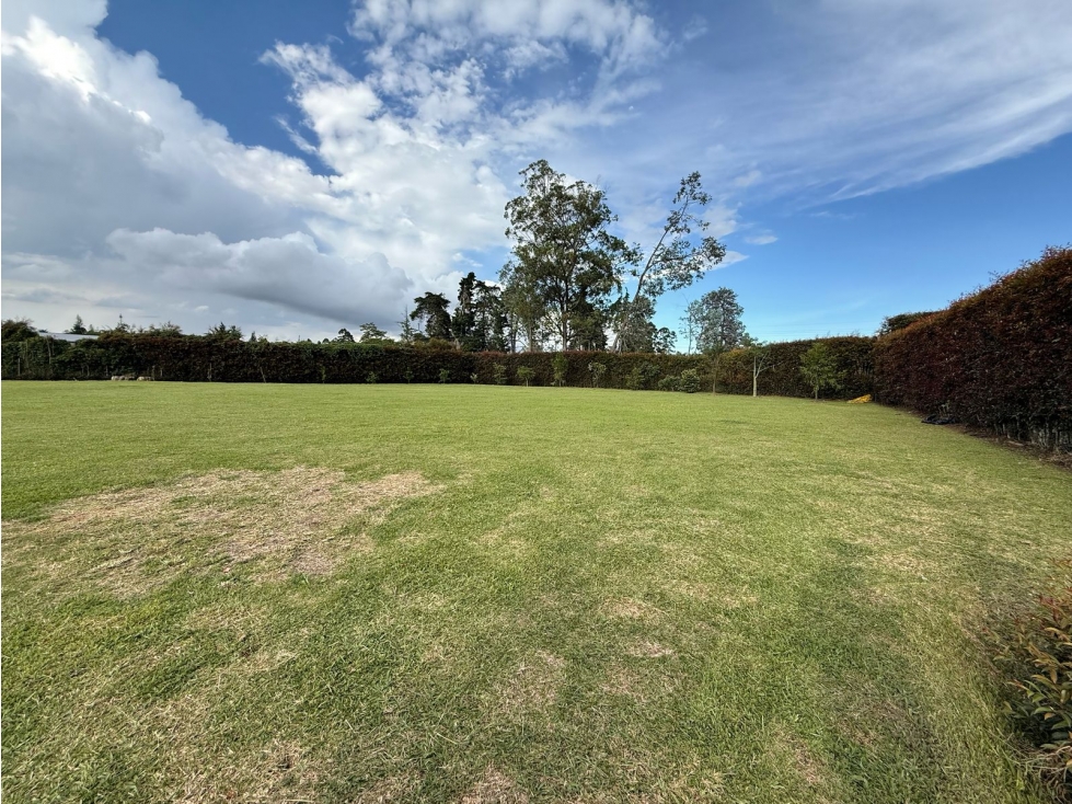 LOTE EN LLANOGRADE UNIDAD CERRADA