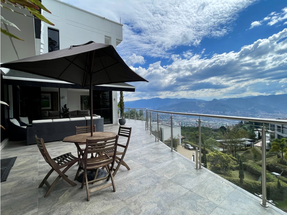 CASA CON VISTA A LA CIUDAD EN MEDELLÍN — foto 5