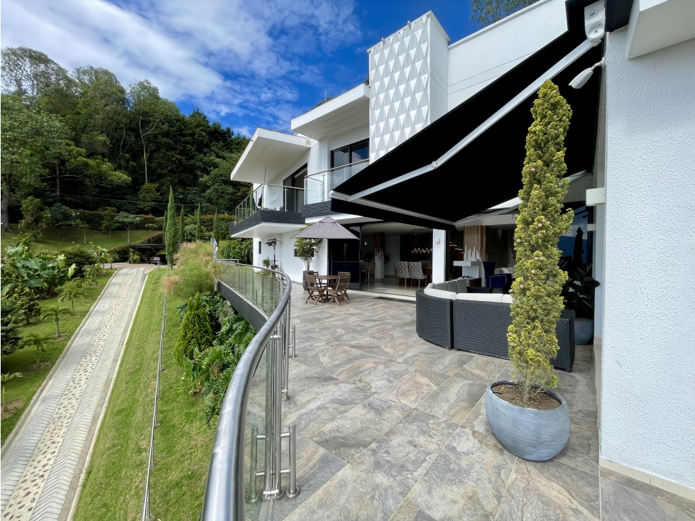 CASA CON VISTA A LA CIUDAD EN MEDELLÍN — foto 6