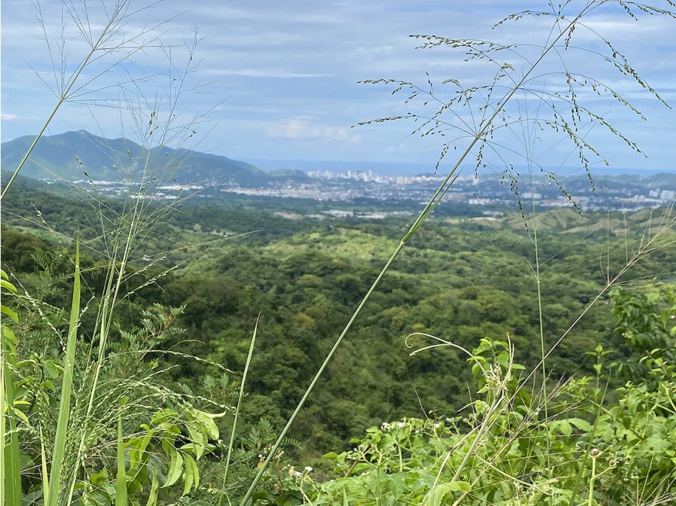 Casa Finca 2.5 hectáreas, Río y Vista a Santa Marta vía a Minca - 2