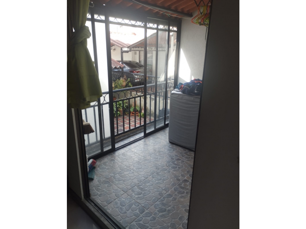 CASA DE TRES NIVELES EN VENTA - SECTOR AV. 30 DE AGOSTO, CAÑAVERAL 2 — foto 6