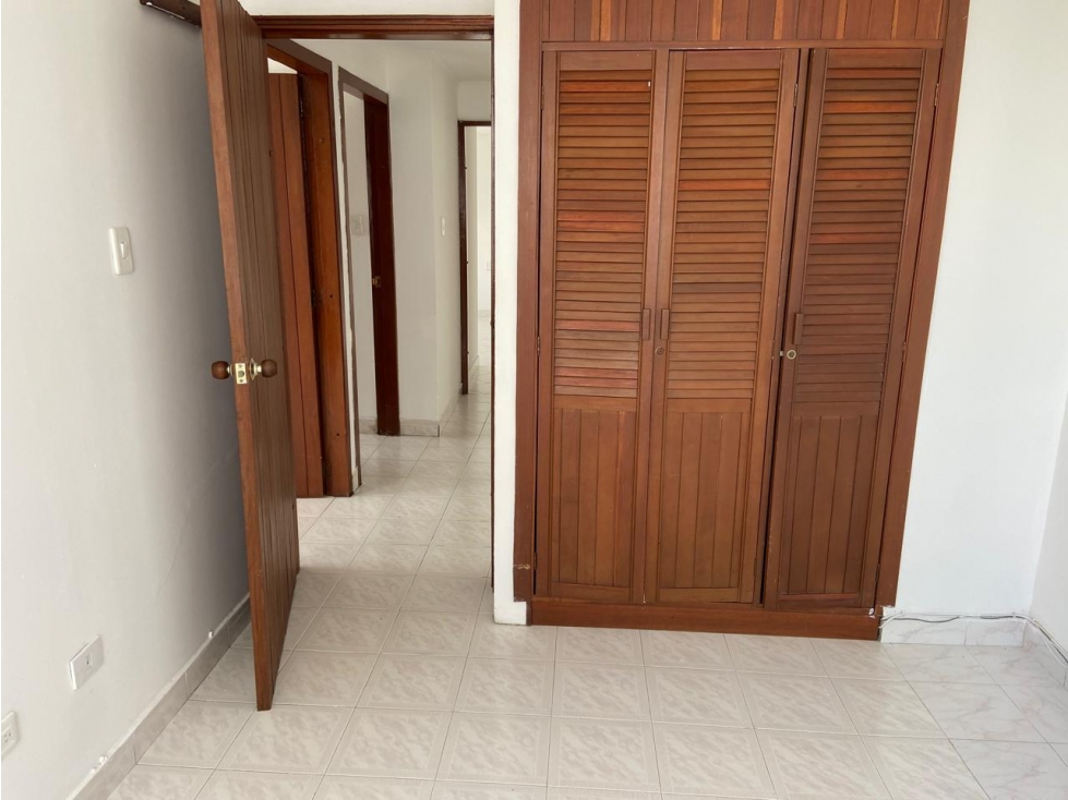 APARTAMENTO EN RENTA - SECTOR PINARES, EDIFICIO LAGUITOS — foto 5