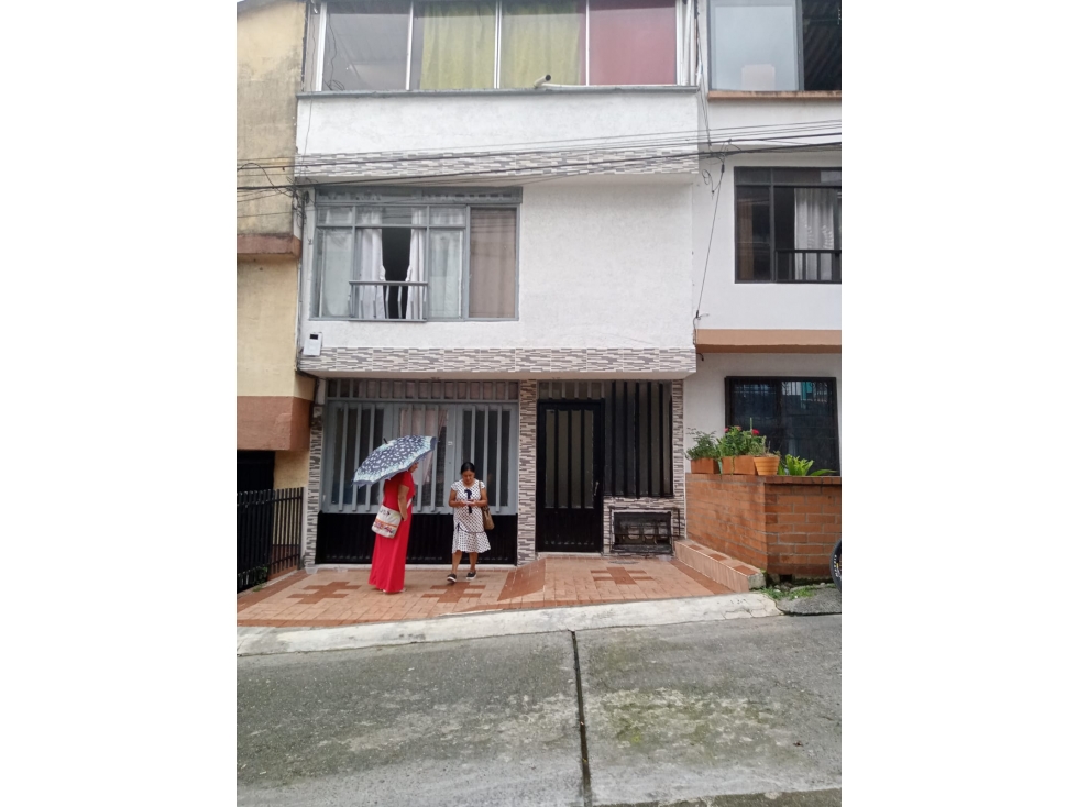 CASA EN VENTA - SECTOR PARQUE INDUSTRIAL, MANZANA 19