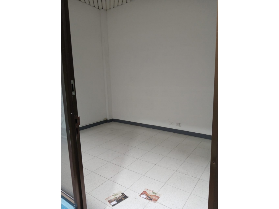 OFICINA EN RENTA, CENTRO COMERCIAL PASARELA