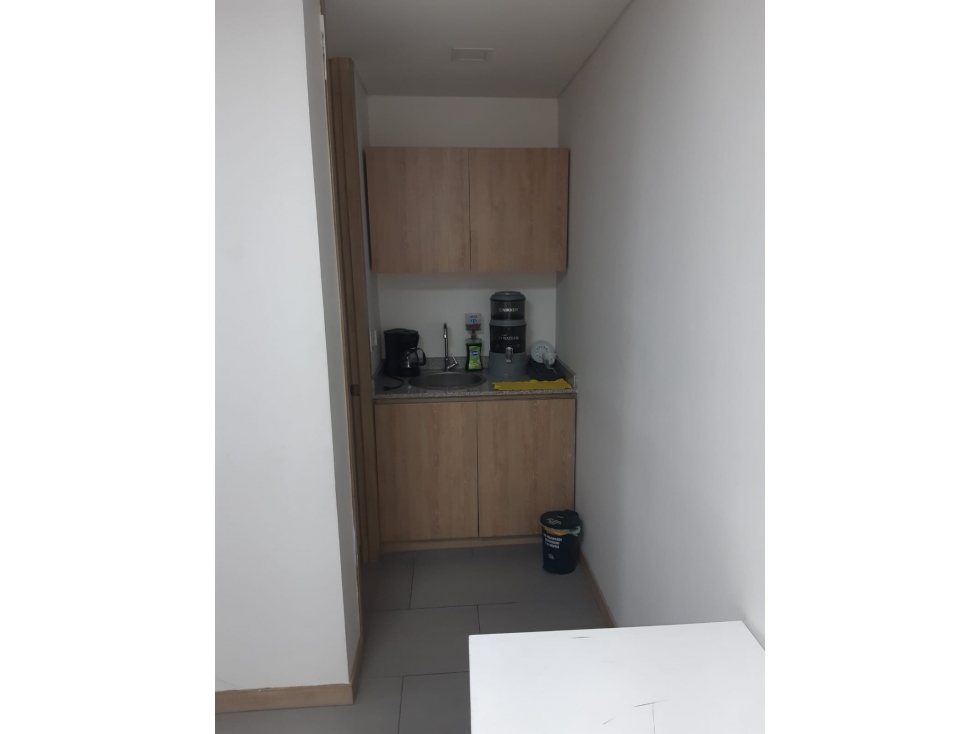 OFICINA EN VENTA - SECTOR PINARES, CARRERA 15 - TORRE NÚCLEO - 5