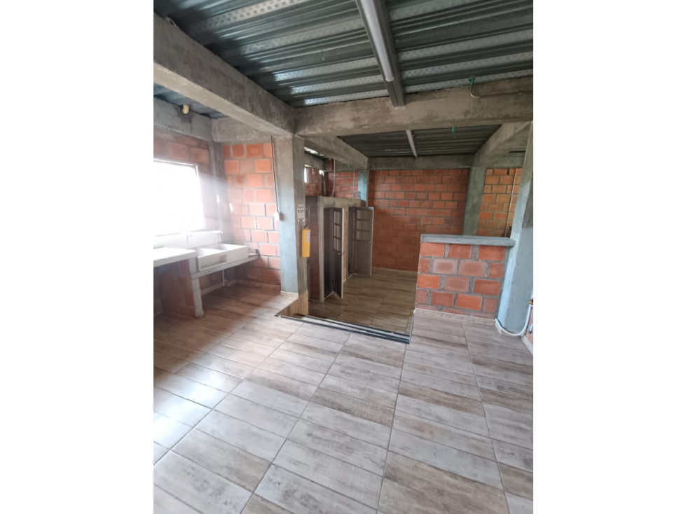 LOCAL EN VENTA - SECTOR SANTA ROSA, CALLE 6 - 4