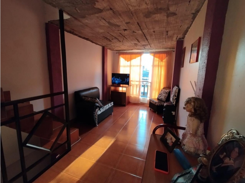 CASA DE TRES NIVELES EN VENTA - SECTOR CENTRO, CALLE 33