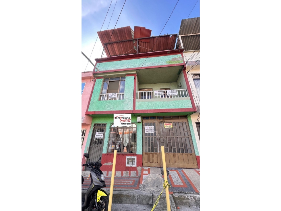 CASA EN VENTA DE TRES PISOS - SECTOR CUBA, BARRIO VILLA ELISA SAUCES