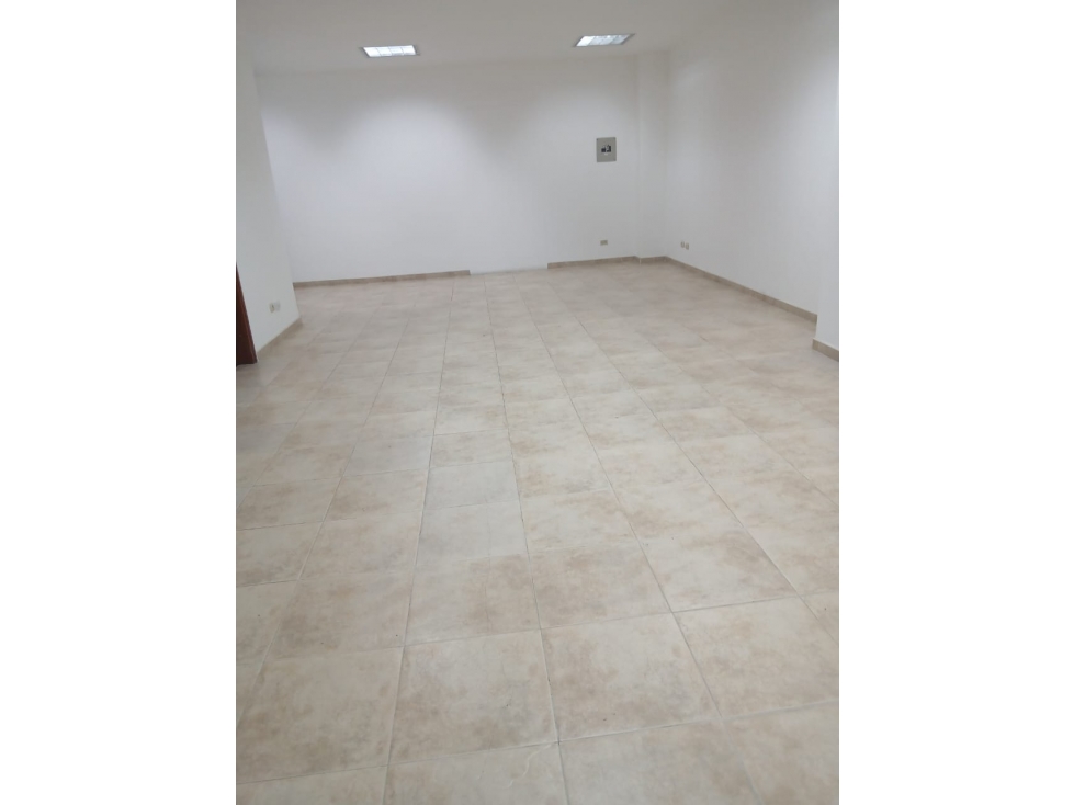 OFICINA EN VENTA - SECTOR CENTRO, EDIFICIO TORCORAMA