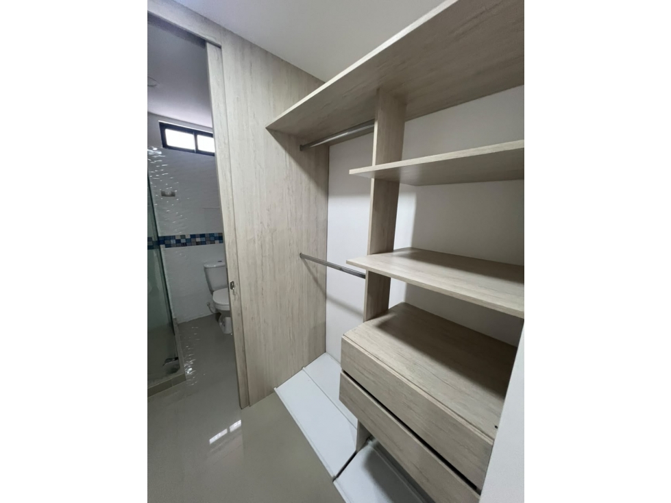 CASA DE TRES NIVELES EN RENTA - SECTOR SANTA ROSA, LA HERMOSA — foto 3