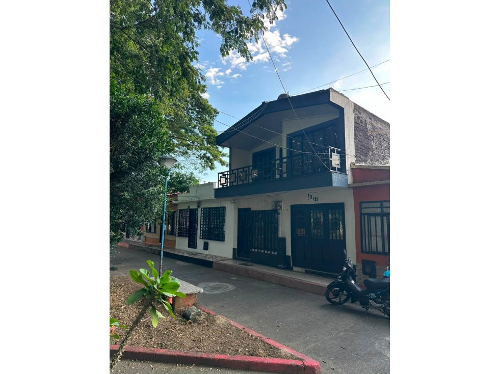CASA CON DOS VIVIENDAS - SECTOR LA VIRGINIA, BRR. BALSILLAS - 1