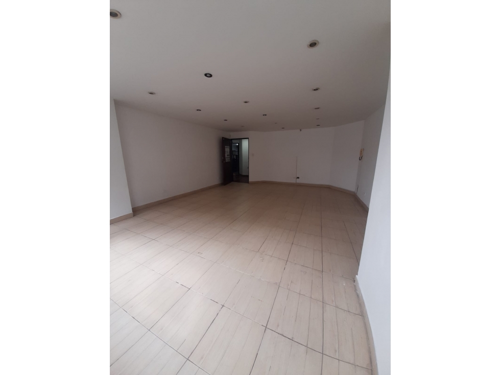 OFICINA EN RENTA - SECTOR CENTRO, CONJUNTO SANTILLANA Y DEL CARRIÓN - 4